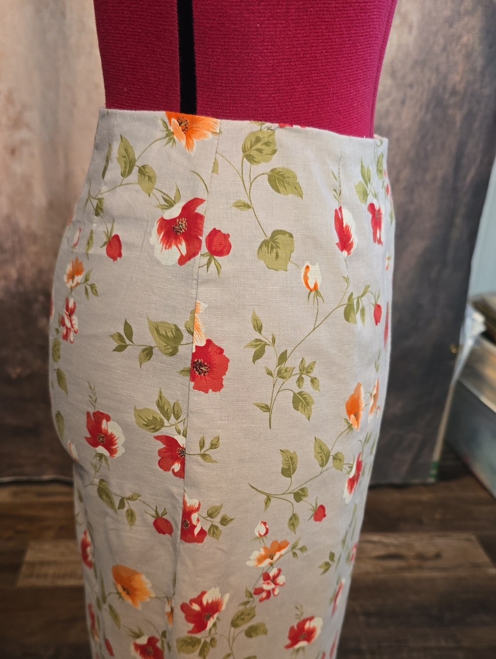 Chaus Floral Midi faux wrap Skirt in Cream with Red & Orange Blooms sz 6 - Picture 4 of 9